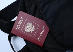 Leģenda – ārsti apmeklēšot kādu ar nozari saistītu pasākumu. Realitātē nekāds pasākums nebija ieplānots, taču, lai gādātu par to, ka mobilizēt-alkstošās varasiestādes tiktu piemuļķotas, ārsti izveidoja virkni publicitātes materiālu un preču ar absolūti fiktīva kongresa pilnībā izdomātiem logotipiem.