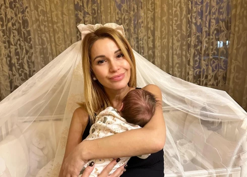 "Я заложник своей болезни": Ольга Орлова отказалась кормить грудью новорожденную дочь
