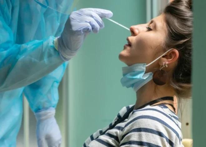 Covid-19 пошел в рост: в Латвии на прошлой неделе выявлено на 24% больше случаев заболевания