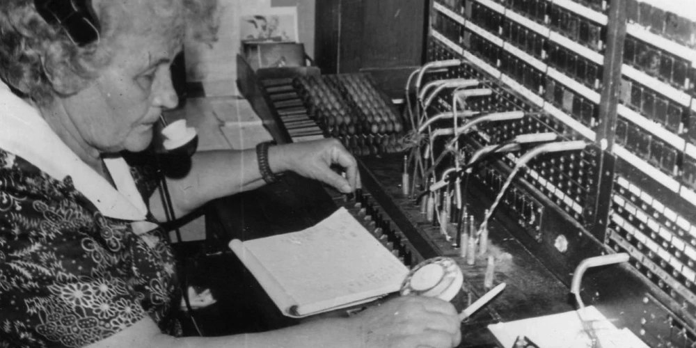 Latvijas pēdējā telefoniste: pirms 40 gadiem Ugālē noslēdzās "vecā telefona ēra". FOTO   