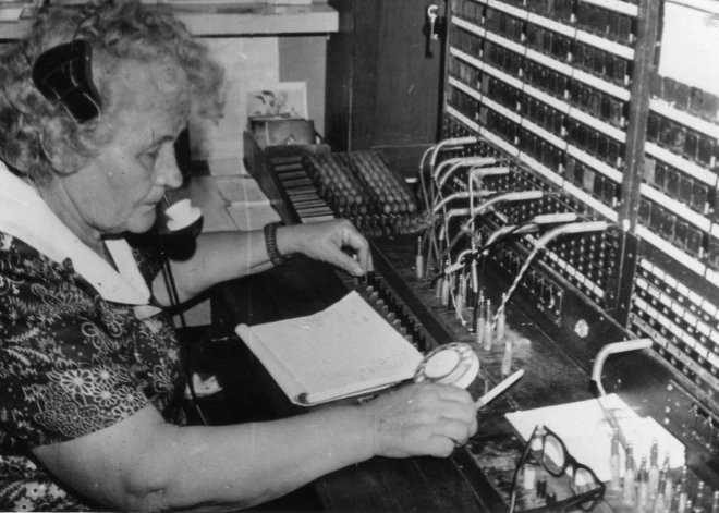 Latvijas pēdējā telefoniste: pirms 40 gadiem Ugālē noslēdzās "vecā telefona ēra". FOTO