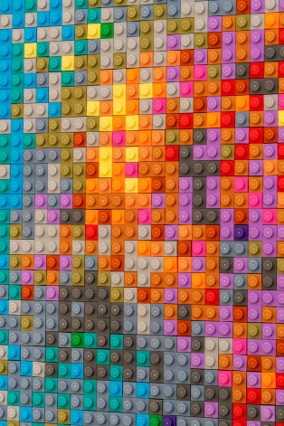 Aja Veiveja "Lego" gleznas "Ūdensrozes #1" tuvplāns.