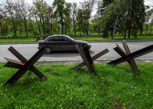 Lietuva gatavojas nocietināt robežu ar mīnām, prettanku "ežiem" un grāvjiem