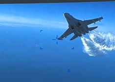 ASV Gaisa spēku izplatītais video ekrānuzņēmums, kurā redzams "Su-27" uzbrukums amerikāņu dronam.