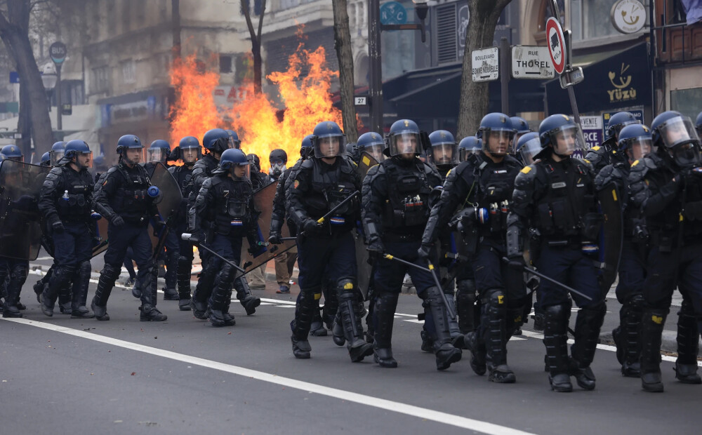 Parīzē notikušas protestētāju un policistu sadursmes
