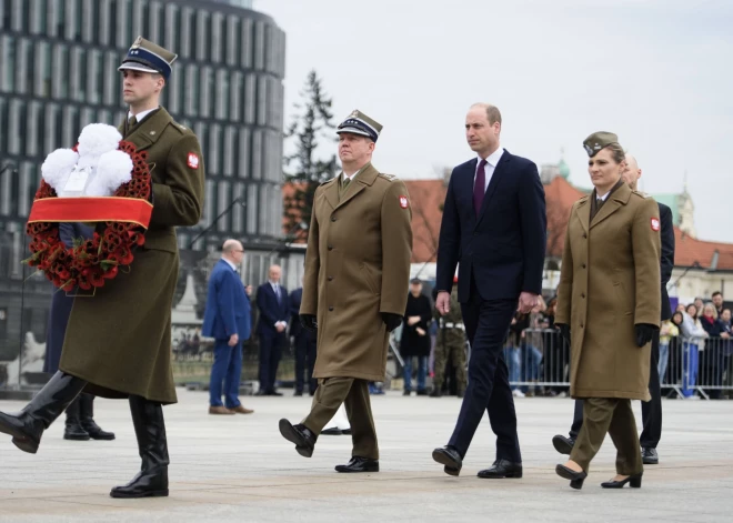 Princis Viljams negaidīti apmeklē karavīrus pie Ukrainas un Polijas robežas