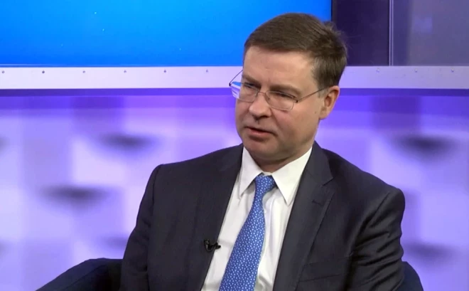 Dombrovskis atzina, ka dažādās spekulācijas par iespējamiem kandidātiem, kas izskanējušas publiskajā telpā, ir tikai un vienīgi Latvijas iekšēja lieta.