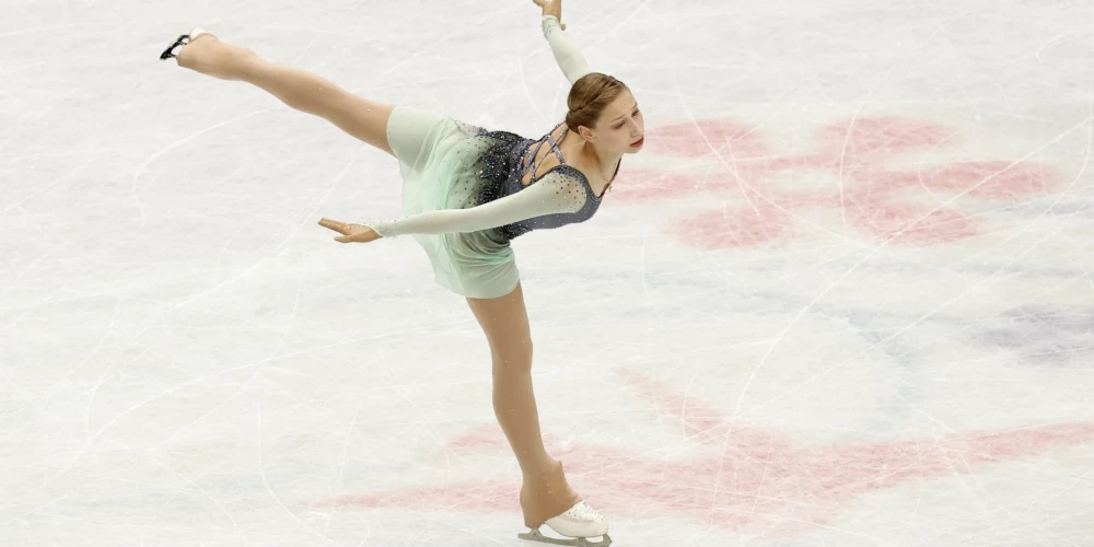 16 gadus vecā Sofja Stepčenko pasaules čempionātu debijā krīt un spiesta samierināties ar 23. vietu