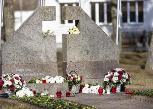 Deportāciju upuru piemiņas dienas pasākumus rīko un ekspozīcijas izveidojuši daudzi Latvijas muzeji.