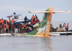 Zināms, kāpēc Āfrikas lielākajā ezerā iegāzās pasažieru lidmašīna