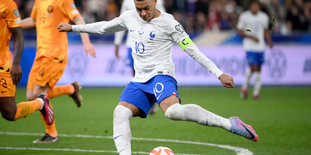 Francijas futbolisti Eiropas čempionāta kvalifikācijas ievadā sagrauj Nīderlandi