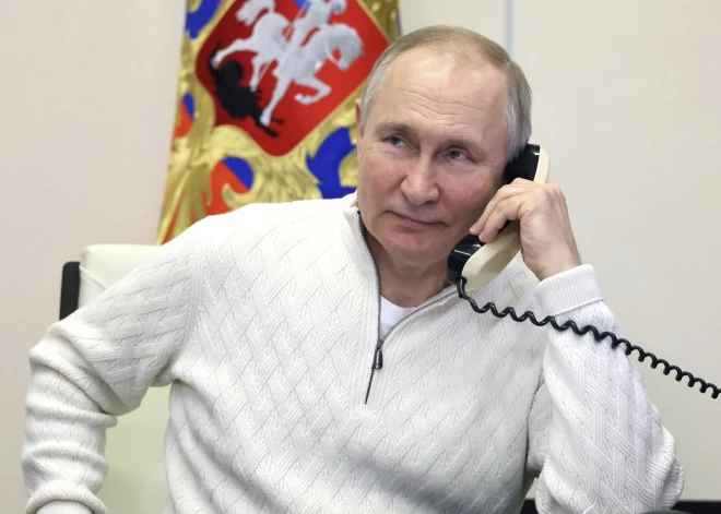 Erdogans telefonsarunā ar Putinu aicina nekavējoties pārtraukt karu Ukrainā