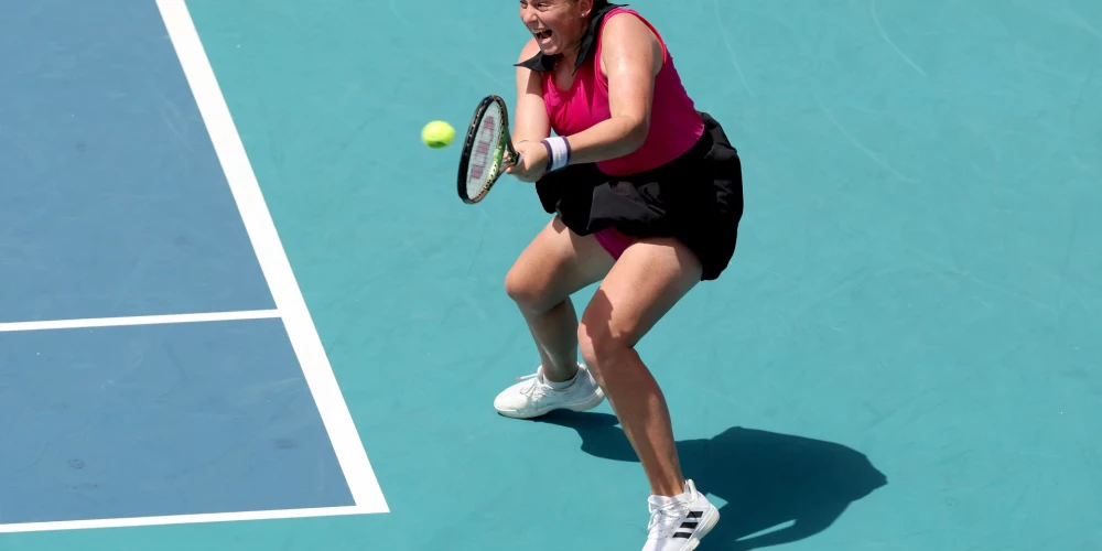 Aļona Ostapenko Maiami turnīrā.