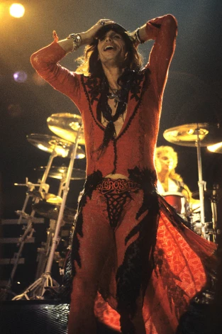 "Aerosmith" Stīvens Tailers koncertē savā "Get a Grip" turnejā Vēzeres-Emsas Hallē, Oldenburgā, 1993. gada 26. novembrī.