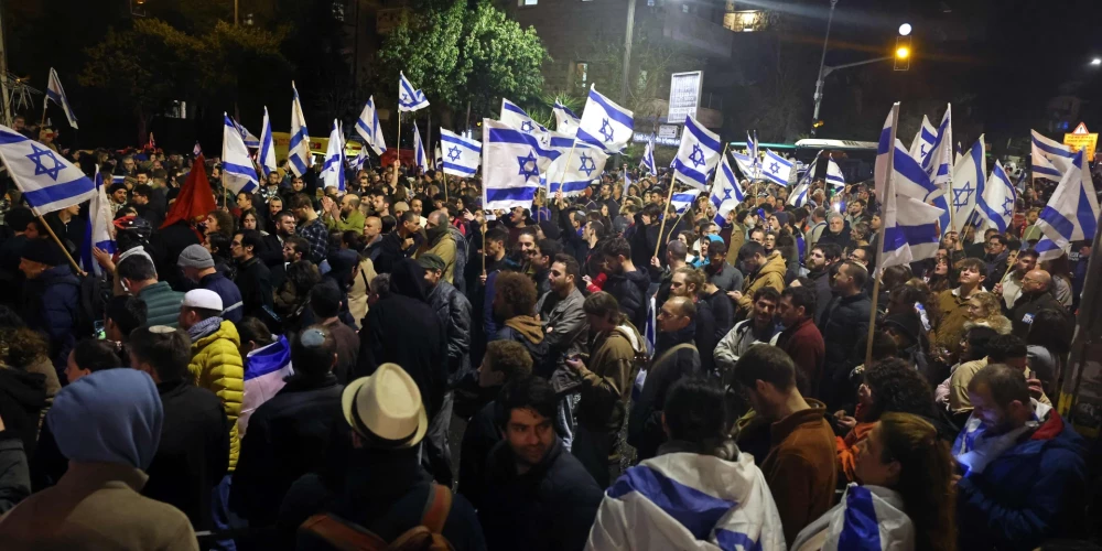 В Израиле полиция с помощью водометов разогнала протестующих; президент призвал премьера остановить процесс судебной реформы