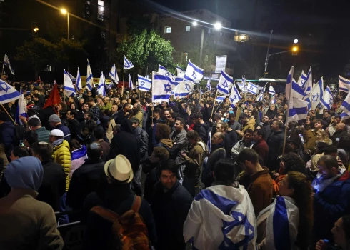 В Израиле полиция с помощью водометов разогнала протестующих; президент призвал премьера остановить процесс судебной реформы