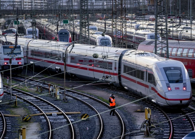 Vācijā streiko 30 000 dzelzceļa darbinieku