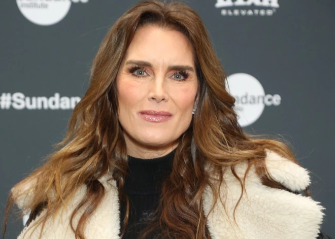 "Я никогда не позволила бы это своим дочерям". Брук Шилдс пожаловалась на мать, которая разрешила ей сниматься голой в 10 лет