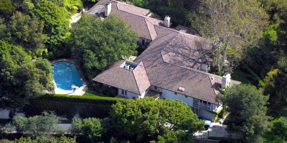 Holivudas zvaigznes steidz pārdot savas grandiozās mājas Losandželosā