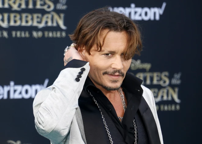 "Cilvēki neuzbāžas ar selfijiem". Džonijs Deps pēc šķiršanās no Amberas Hērdas pārcēlies uz dzīvi Anglijā