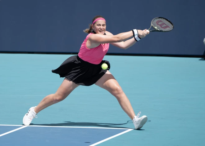 Ostapenko apstājas Maiami "WTA 1000" turnīra astotdaļfinālā