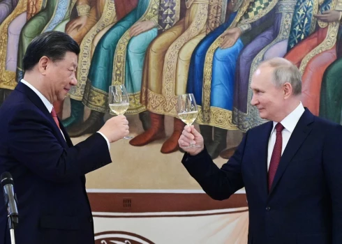 Ķīnas imperatora vizīte pie krievu kara noziedznieka: Sji un Putina tikšanās zemūdens akmeņi