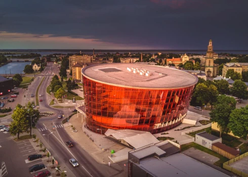 Liepājas koncertzāle "Lielais dzintars" meklē māksliniecisko vadītāju; alga - sākot no 1700 eiro