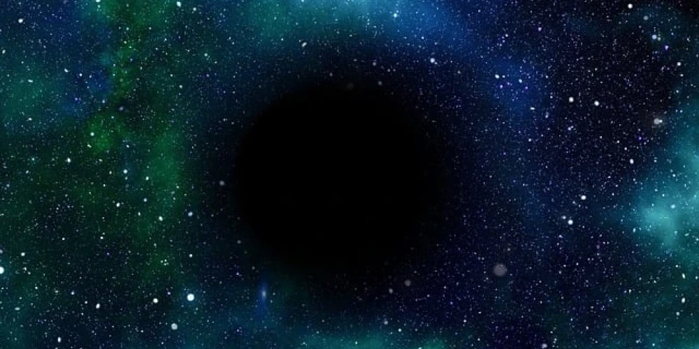 Ученые нашли сверхмассивную черную дыру