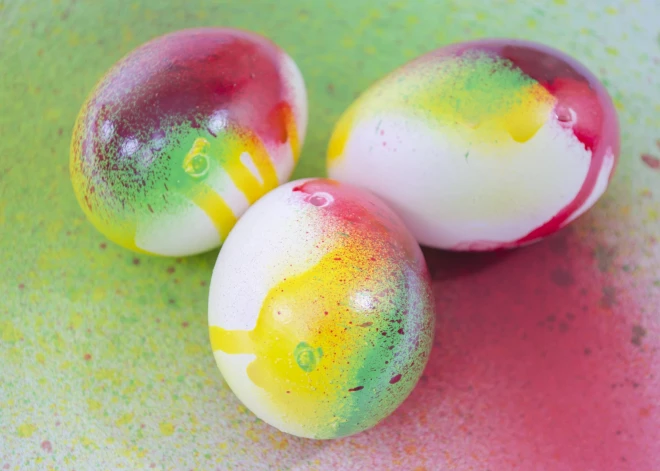 Neparastas Lieldienu olu krāsošanas metodes, kuru rezultāts raisīs izbrīnu