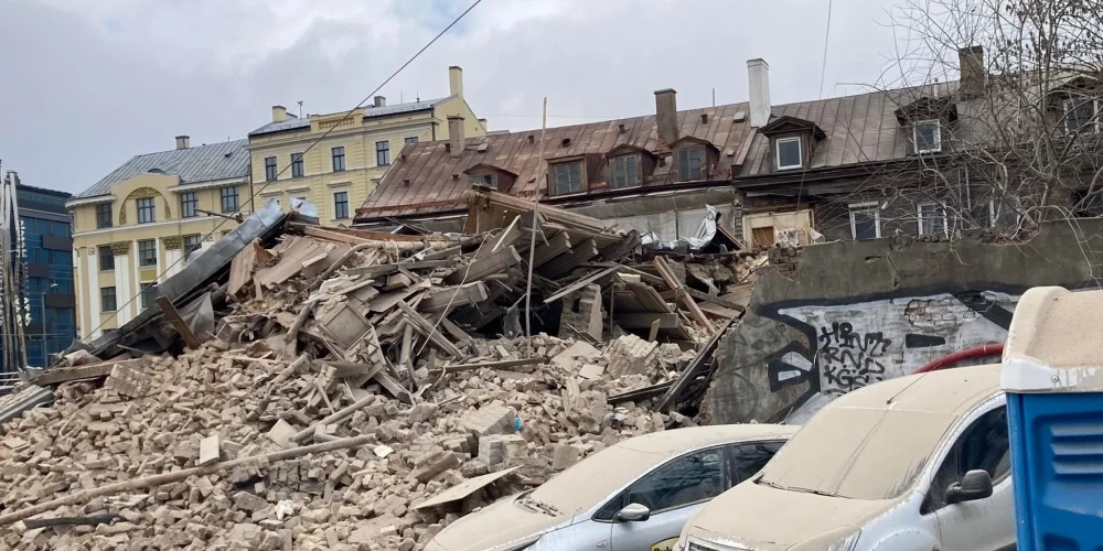 Место обрушения пятиэтажного дома в центре Риги