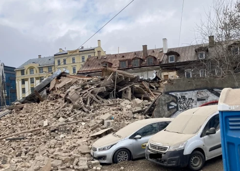 Место обрушения пятиэтажного дома в центре Риги