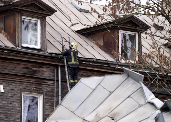 Обрушение здания в центре Риги: свои дома вынужденно покинули 4 человека