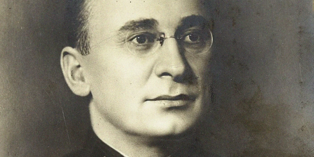 Lavrentijs Berija (dzimis 1899. gada 29. martā, miris 1953. gada 23. decembrī) bija megrelu izcelsmes padomju valsts darbinieks, PSRS Iekšlietu ministrijas vadītājs. Josifa Staļina tuvs līdzgaitnieks. Katiņas slaktiņa organizētājs. Tieši vadīja čečenu, ingušu un balkāru deportācijas 1944. gadā. Pēc Otrā pasaules kara vadīja PSRS kodolprogrammu. Pēc Staļina nāves 1953. gadā, būdams viens no ietekmīgākajiem cilvēkiem valstī, centās koncentrēt varu savās rokās.