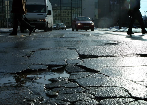 Rīgas ielās likvidētas bedres gandrīz 28 tūkstošu kvadrātmetu platībā