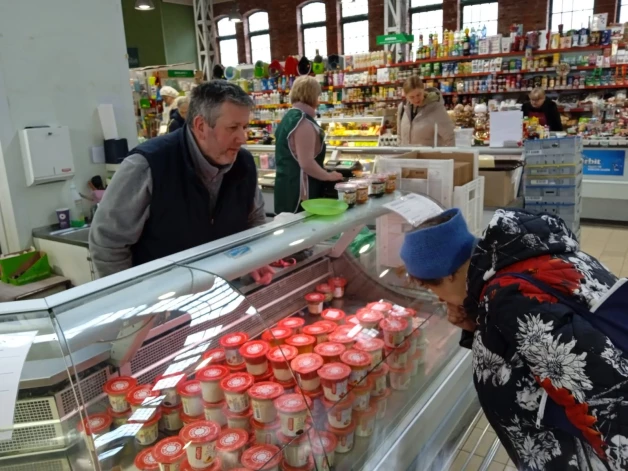 Lukass Lucs aiz letes Pētertirgū Liepājā. Sākumā gan bijis grūti: “Esmu ražotājs, ne tirgotājs. Taču maks bija kļuvis diezgan tukšs, un kaut kas bija jādara.”