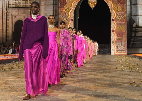  99 моделей и 850 гостей: Dior устроил грандиозный показ в Индии