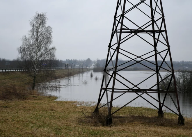 Augšdaugavas novadā applūduši ceļi un zemākās vietas.