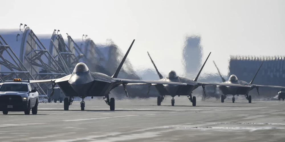 ASV par simbolisku dolāru pārdos Polijai 24 iznīcinātājus F-22 "Raptor"