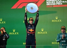 Verstapens uzvar divreiz apturētā Austrālijas "Grand Prix"