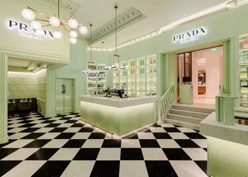 Новое модное место — кафе Prada в Лондоне