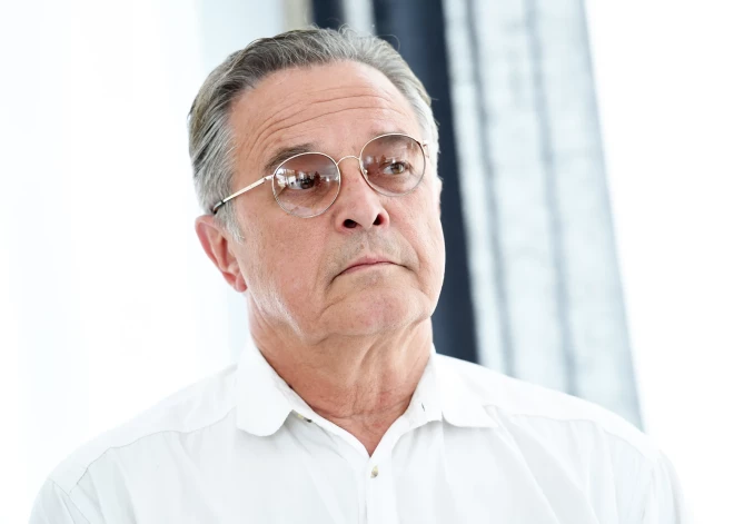 Ivars Kalniņš pārsteidz fanus Ukrainā ar dziesmu ukraiņu valodā