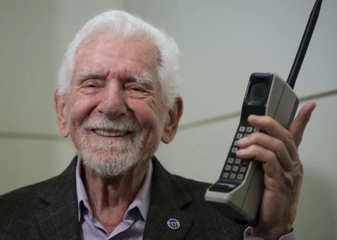Pirms 50 gadiem atskanēja vēsturisks zvans – pirmais pa mobilo telefonu