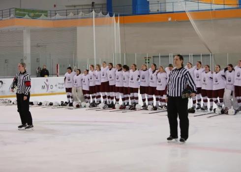 Latvijas izlase pēc spēles Meksikā.