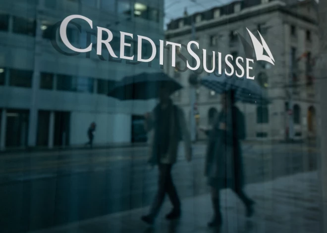 Laikraksts: apvienojoties "Credit Suisse" un UBS, varētu tikt likvidēti 36 000 darbavietu