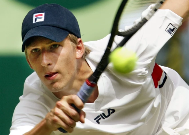 Apčamdīšana, pēršana, atspiešanās kailam... Vācu tenisa spīdeklis apsūdz treneri seksuālā vardarbībā