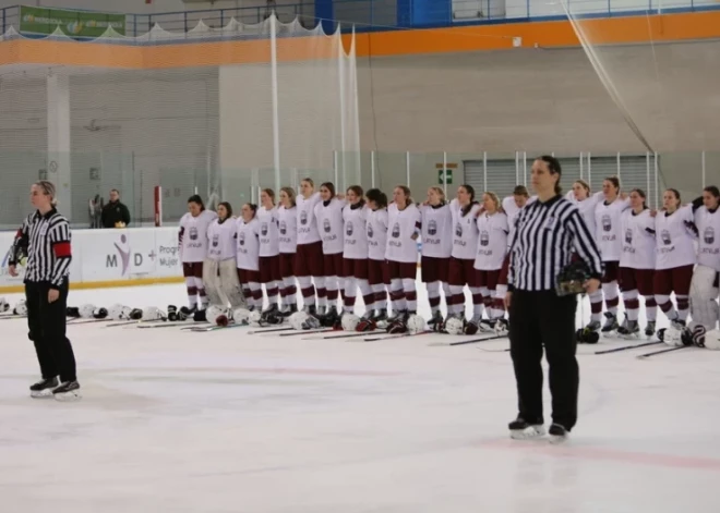 VIDEO: meksikāņi nespēj atrast Latvijas himnu, mūsu hokejistes situāciju labo