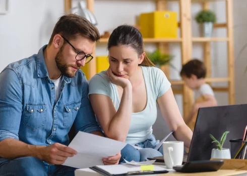 Attaisnotajos izdevumos par visu veidu izglītību (tajā skaitā interešu izglītību) un ārstnieciskajiem pakalpojumiem ietveramo izdevumu kopējā summa par vienu bērnu ir 600 eiro.