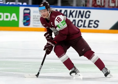 Rodrigo Ābols Latvijas hokeja izlases kreklā.
