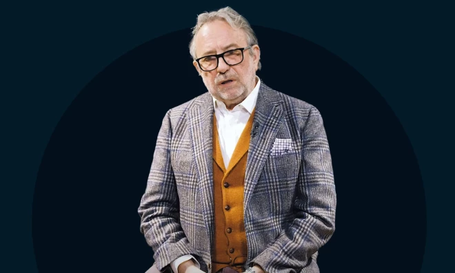 “Visa pasaule zina mūsu Dziesmu svētkus. Visiem patīk mūsu opera,” saka Pēteris Šmidre, protams, neaizmirstot pieminēt arī latviešu panākumus sportā.