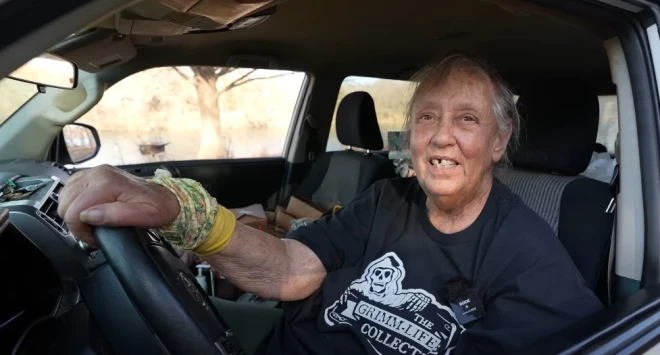 Шелли Дюваль два месяца назад